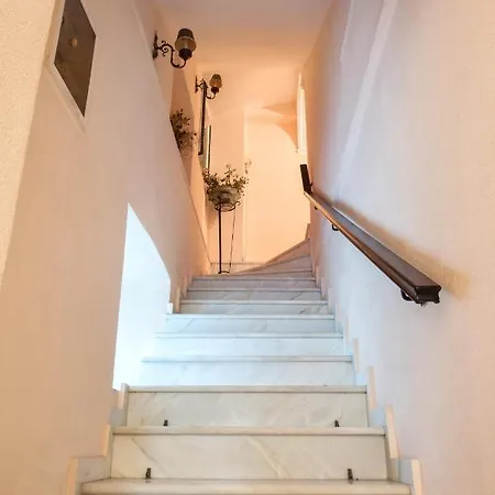 The Old Mansion * Sinarádes