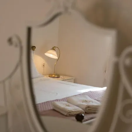 The Old Mansion Apartment