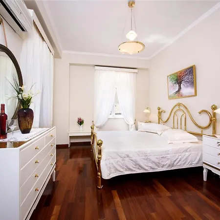 The Old Mansion Apartment *