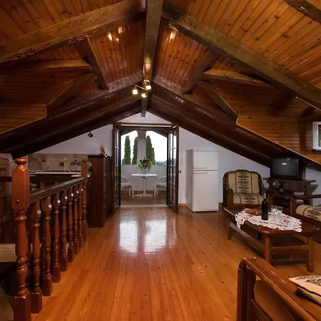 The Old Mansion Apartment Sinarades